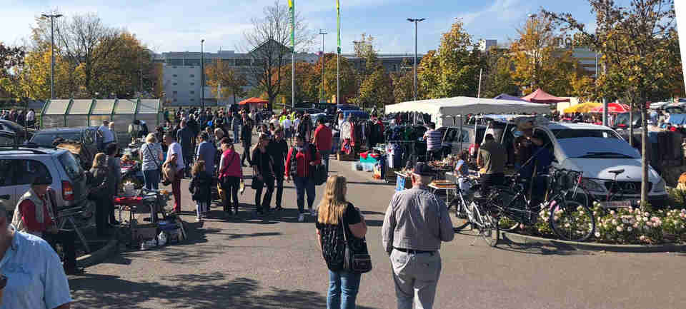 Zahlreiche Besucher beim ersten TiSiJoe-Flohmarkt